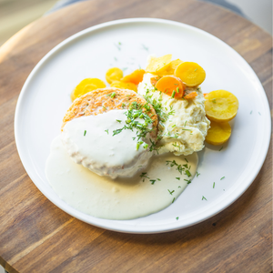 
                  
                    Fiskfärsbiff med potatispuré & vitvinssås
                  
                