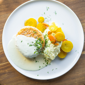 
                  
                    Fiskfärsbiff med potatispuré & vitvinssås
                  
                
