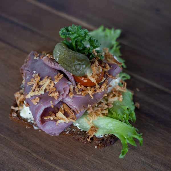 Smörrebröd med rostbiff & potatissallad